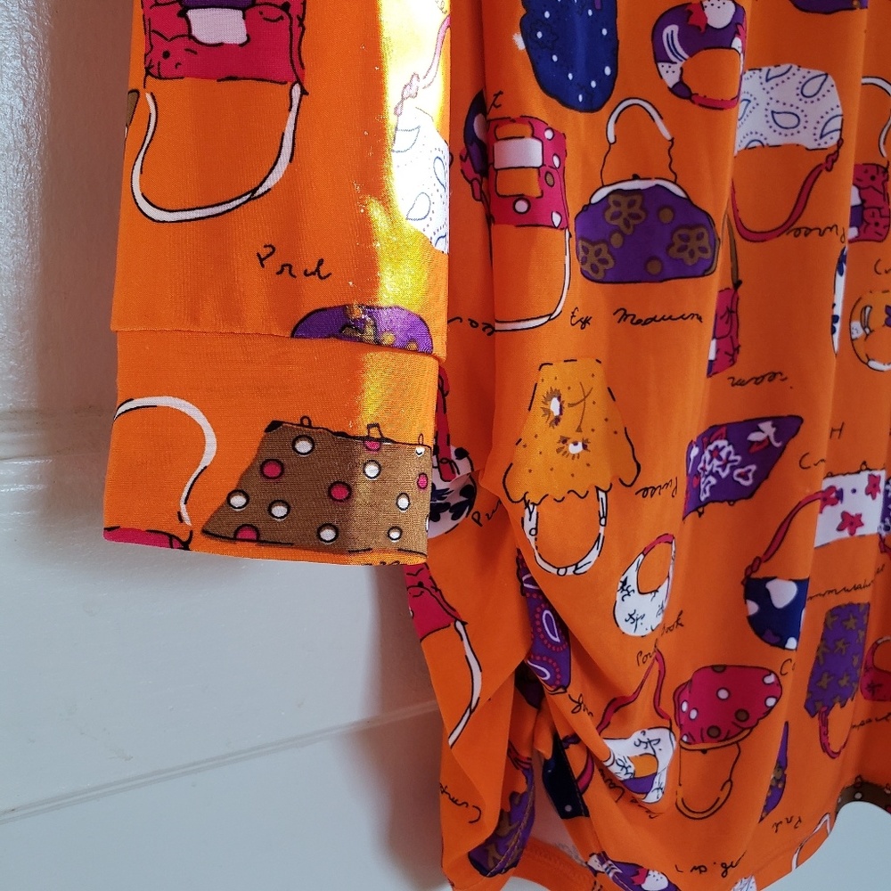 NWOT Long Top Pattern - Picture 4 of 4